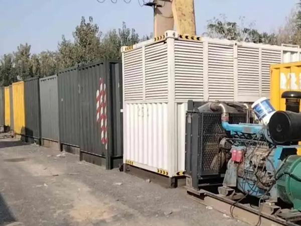 泉州200KW柴油发电机机组每小时油耗是多少？